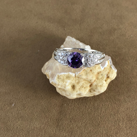 2CT Amethyst & White Topaz 925 Silver Ring Size 8 - Picture 3 of 6